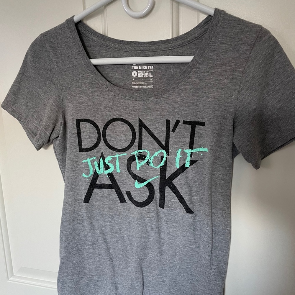 nike graphic tee